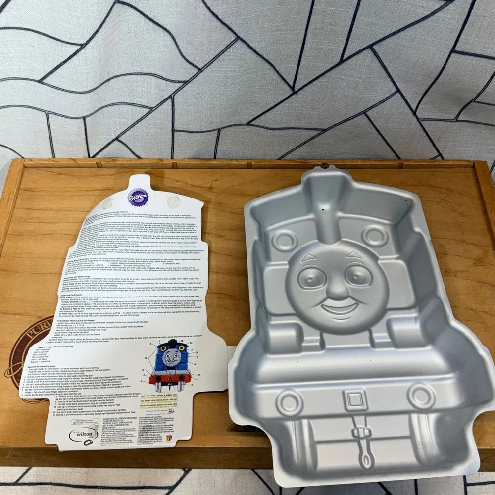 Wilton Thomas & Friends Cake Pan 13.5in Silver Aluminum Character Mold 2105-4242